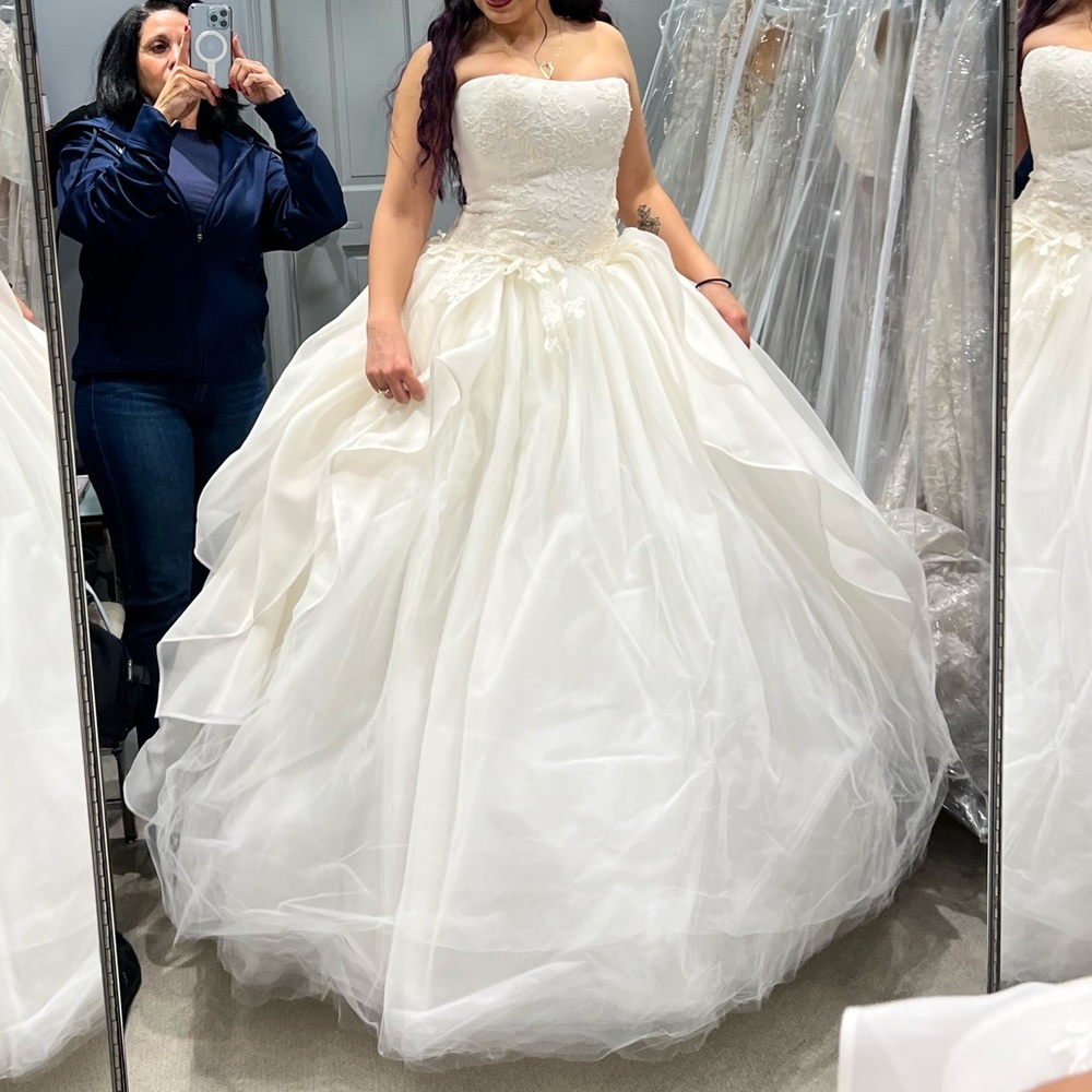 Edgardo Bonilla wedding dress